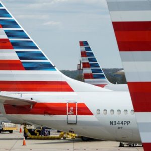 American Airlines perdió 2,000 millones de dólares en 2021; advierte que Ómicron retrasa su recuperación