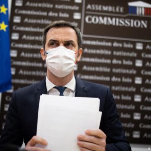 Francia vuelve a batir su récord de contagios diarios con 350.000