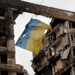Rusia ataca Ucrania en el sur y el este; algunos civiles son evacuados de planta en Mariúpol