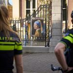 «La Joven de la Perla» de Vermeer fue objeto de «ataque abierto» con pegamento