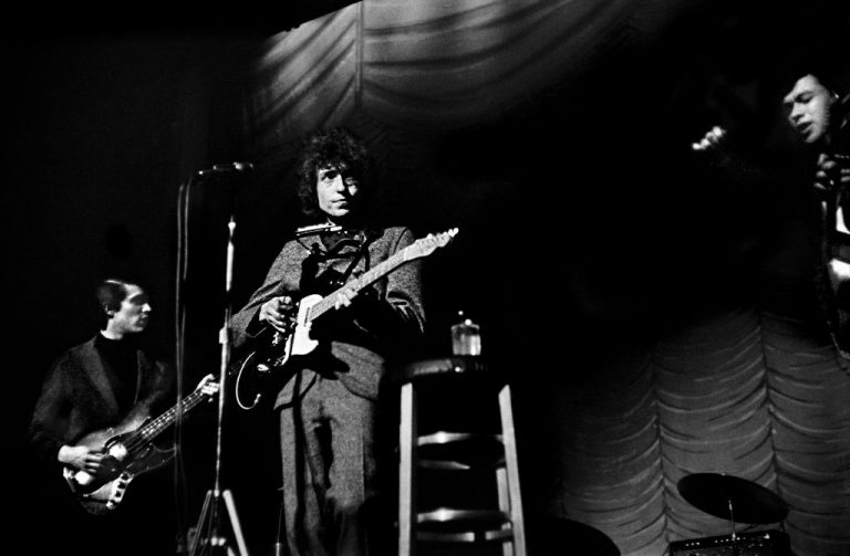 Bob Dylan, el músico que creó el folk rock y ganó un premio Nobel