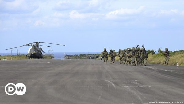 Japón planea adaptar 16 puertos y aeropuertos para defensa