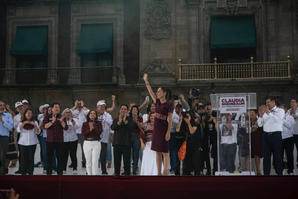 Con Zócalo lleno, Sheinbaum cierra campaña