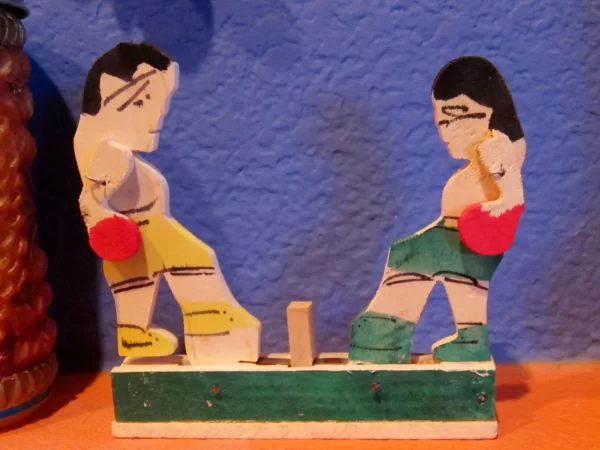 Boxeadores de madera, un juguete popular que nació en Guanajuato - México Desconocido