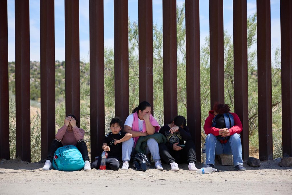 Buscan tumbar en corte la orden que restringe las solicitudes de asilo en frontera de EE.UU. - El Diario NY