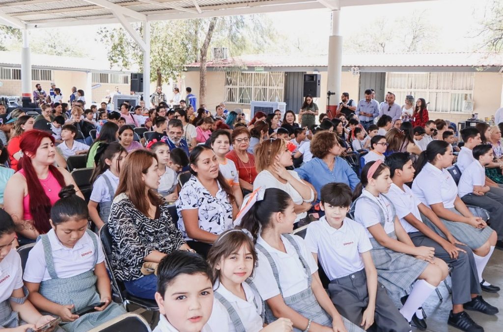 Cumple Gobernador Durazo con entrega de uniformes escolares gratuitos en 68 municipios de la entidad | Radio Sonora