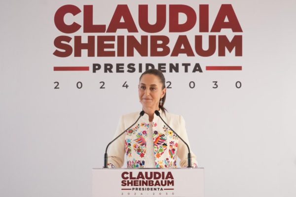 Sheinbaum presenta sus 3 primeras reformas: mujeres, estudiantes y no reelección