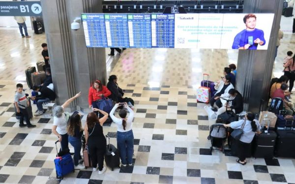 SICT reporta 75 vuelos cancelados y más de 500 en México tras fallo de Microsoft