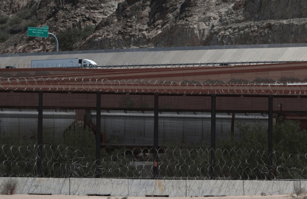 Texas retirara alambrada de navajas en El Paso, alerta por huracán Beryl - RegeneraciónMX