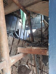 Derrumbe en cafetería de Playas deja a tres adultos y un menor lesionados