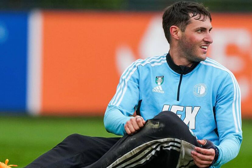 Entrenador del Feyenoord adelanta posible salida de Santiago Giménez