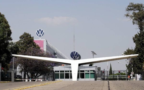 México y EU cierran queja laboral en planta de Volkswagen de Puebla