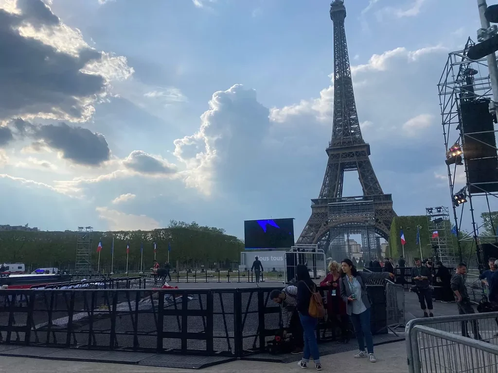 Francia: los hilos de Le Pen y el primer ministro - Pie de Página