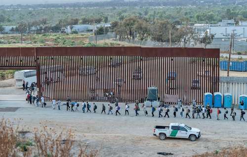 La Jornada: Desde 2018 cada vez más mexicanos intentaron entrar a EU: sexto Informe