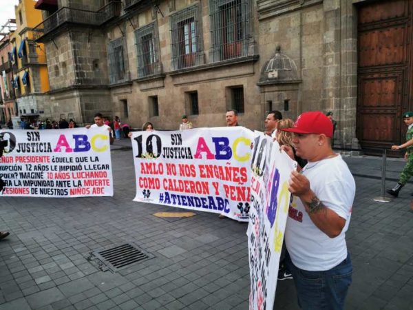 AMLO decretó pensión vitalicia para víctimas de la Guardería ABC
