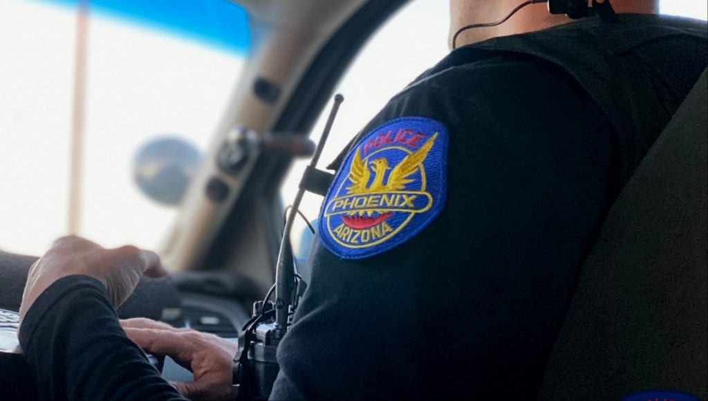 Investigan a oficiales de Arizona que golpearon y electrocutaron a un afroamericano sordo - El Diario NY