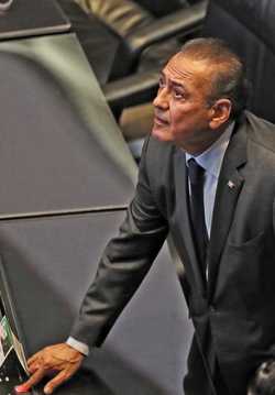 La Jornada: Manlio Fabio Beltrones se deslinda de acciones de la dirigencia priísta