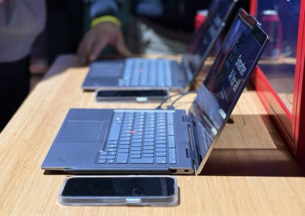 Lenovo ThinkPad X1 2-en-1 Gen 10 Aura Edition, flexibilidad premium para la era de la IA