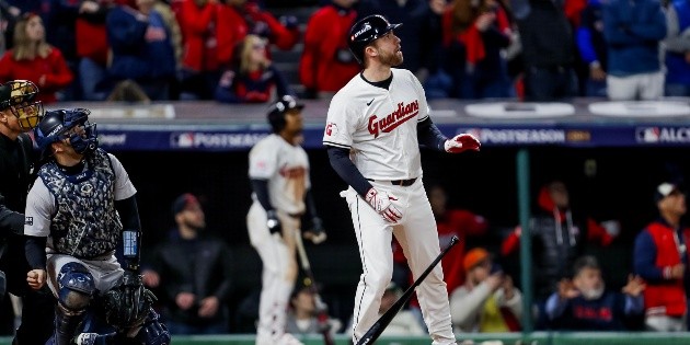 Los Guardianes se mantienen con vida frente a los Yankees