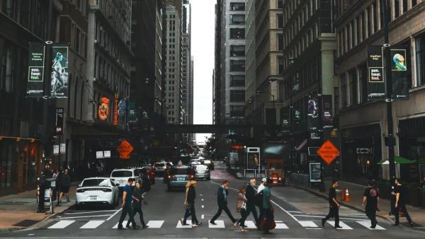 Posibilidades de recesión en EU disminuyen, migrantes impulsan economía: FMI