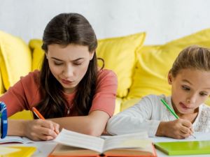 ¿Qué significa sacar la lengua al escribir? Esto dice la psicología