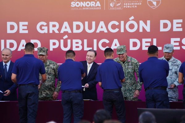 Refuerza Gobernador Durazo corporaciones de seguridad con 208 nuevos elementos | Radio Sonora