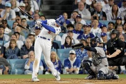 Remonta Dodgers a Yankees y gana primer juego de la serie