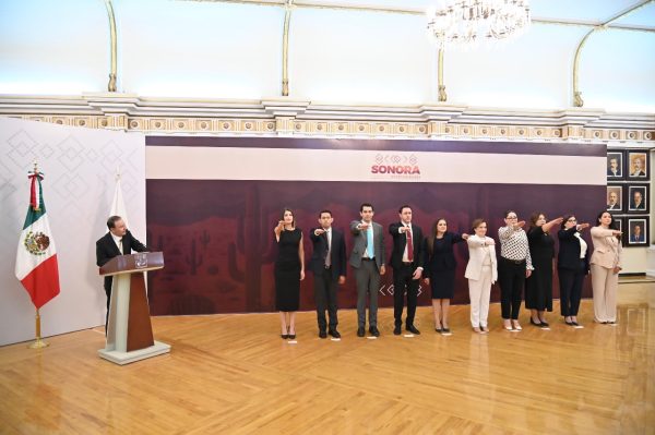 Toma Gobernador Durazo protesta a nuevas servidoras y servidores públicos | Radio Sonora