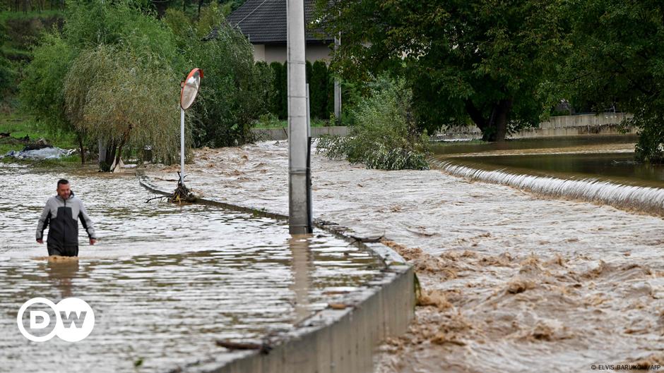 Vastas inundaciones en Bosnia dejan al menos 16 muertos