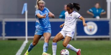 América Femenil pone pie y medio en semifinales tras aplastar a Chivas en el Akron