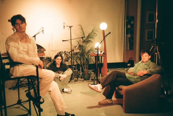 Cassia estrena “Antidote”, una canción para los días de invierno