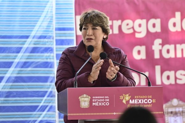 Delfina Gómez cumple: entrega enseres a 1,800 familias en Chalco
