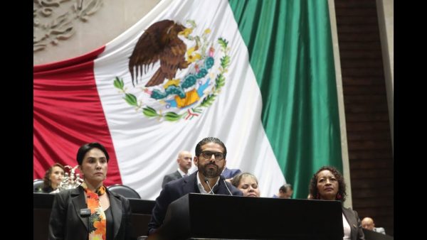 Diputadas y diputados de los seis grupos parlamentarios presentan 23 iniciativas para reformar la Constitución y distintas leyes