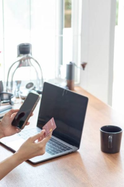 El SAT aceptará el pago en efectivo para deducir este servicio