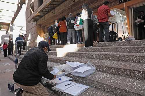 Entre mariachis y con rezago de miles de expedientes, reabre el PJF