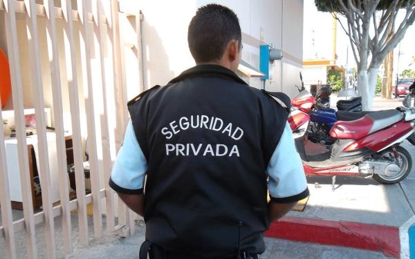 Guardia de seguridad nocturno, un trabajo para estar siempre alerta
