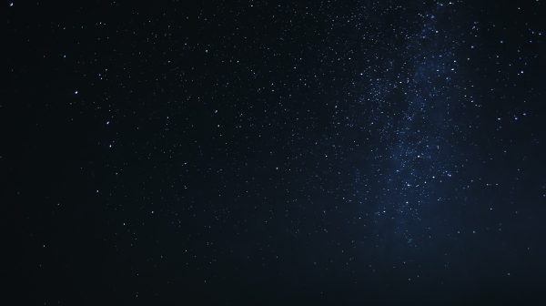 ¿Ilusión? Por esta razón vemos oscuro el espacio, aunque esté lleno de estrellas