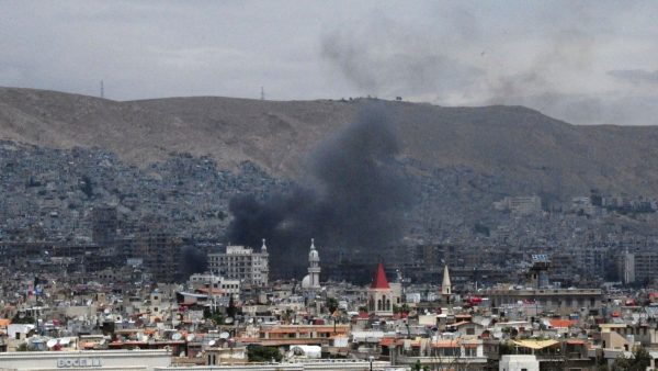 Israel ataca sitios de contrabando de armas de Hezbolá en Siria