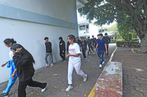 Jóvenes buscan en redes respuesta a qué estudiar