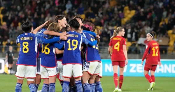 Los Eagles firman una remontada ante los Commanders para asegurar la cima de su división