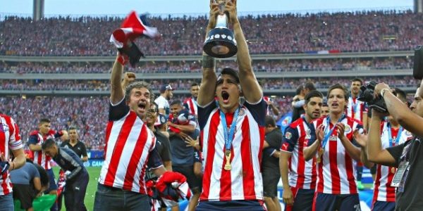 Mexicanos o extranjeros, ¿quiénes han ganado más títulos con Chivas?