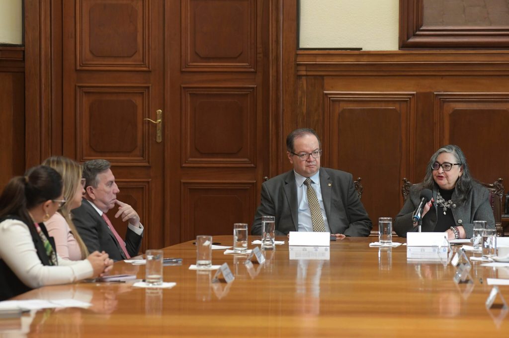 Ministros se aprueban pensión vitalicia millonaria: Batres