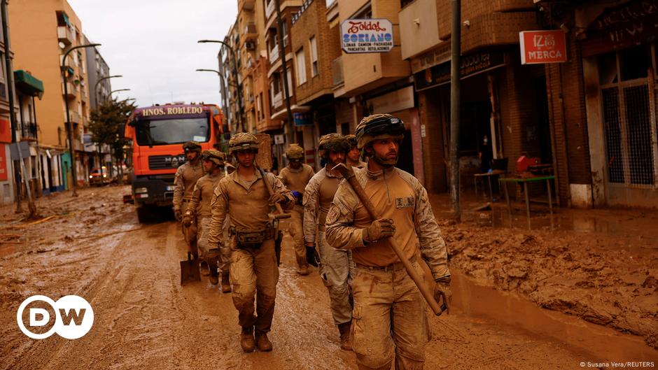 Obrero muere en derrumbe en escuela afectada por las inundaciones en Valencia
