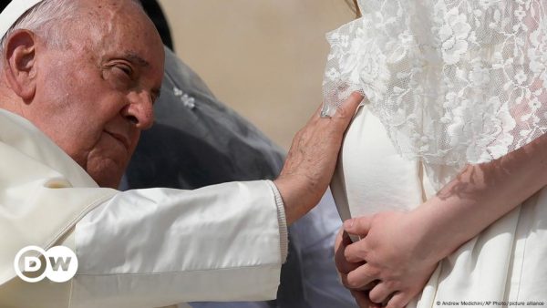 Papa Francisco hace un llamado a rechazar la violencia contra las mujeres y niñas