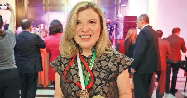 Premian trayectoria y labor periodística