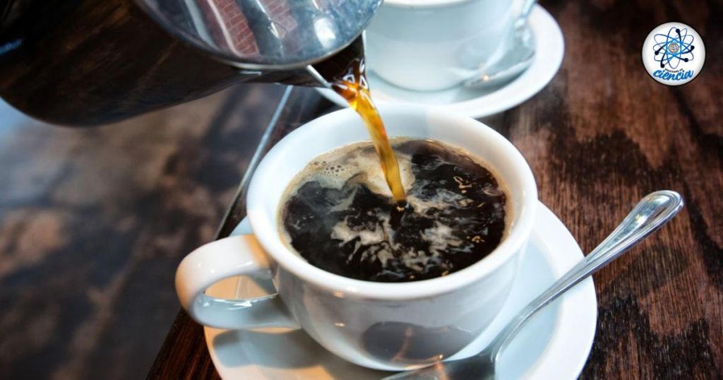 ¿Qué le pasa al cuerpo si tomas café con cúrcuma?