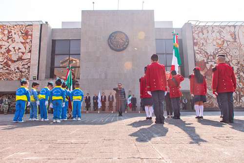 Segob abandera a escuelas de Educación Básica