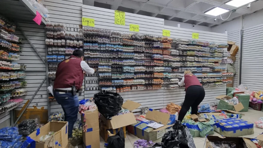 CDMX suspende operaciones de Plaza Comercial Izazaga