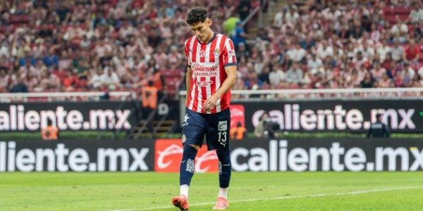Chivas exige a Cruz Azul el pago completo de Chiquete Orozco para fichar a Luis Chávez