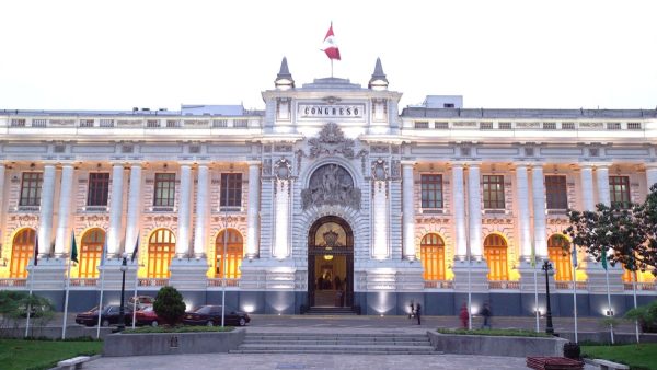 Congreso y Fiscalía en Perú investigan denuncia sobre red de prostitución en el Legislativo